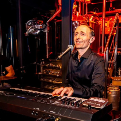 Live Music @ Rootz: Alex The piano